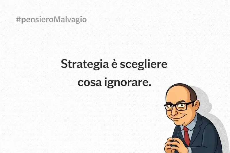 Illustrazione di uomo d'affari con occhiali e citazione "Strategia è scegliere cosa ignorare" su sfondo chiaro